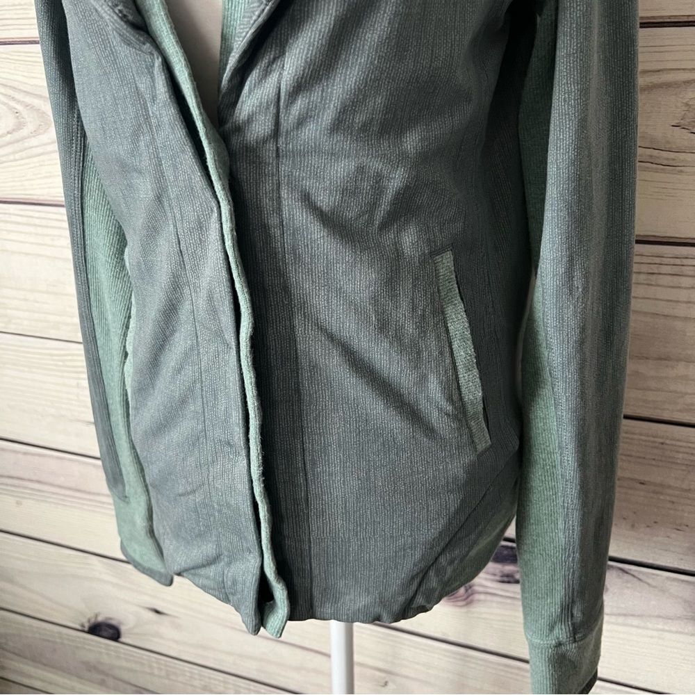 Lululemon To Class Textured Green Button Down Dou… - image 8